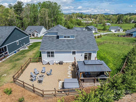4th image of 143 Windy Acres Knoll Dr