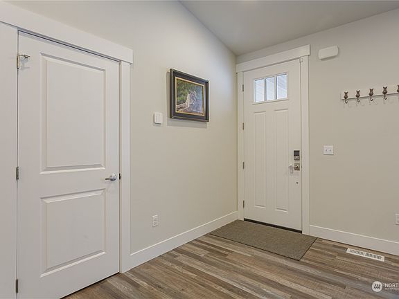 Front entry has laminate flooring and is clean and bright.>