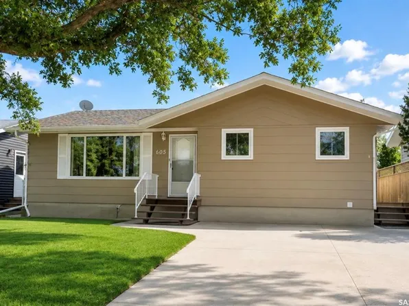 605 5th AVENUE W, Assiniboia, SK S0H 0B0