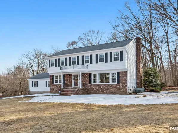 1 Langerfeld Rd, Hillsdale, NJ 07642