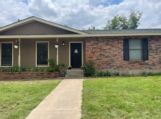 102 Player St, Comanche, TX 76442