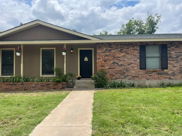 102 Player St, Comanche, TX 76442