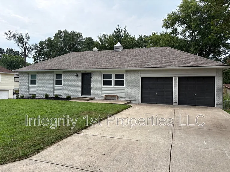 1307 NE 75th St — Photo 1