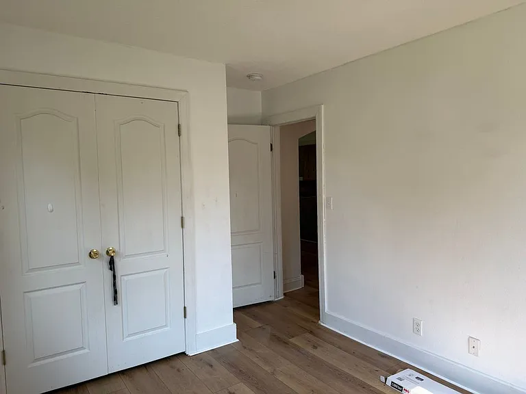 419 E Summit St — Photo 6