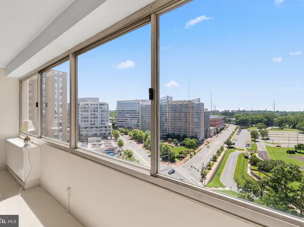 4515 Willard Ave APT 1801S, Chevy Chase, MD 20815