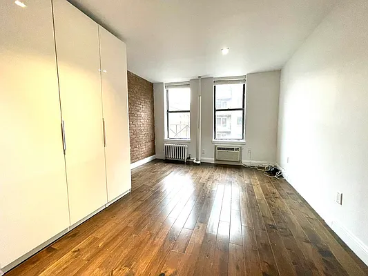 Rented by Evergreen Realty & Investments | media 3