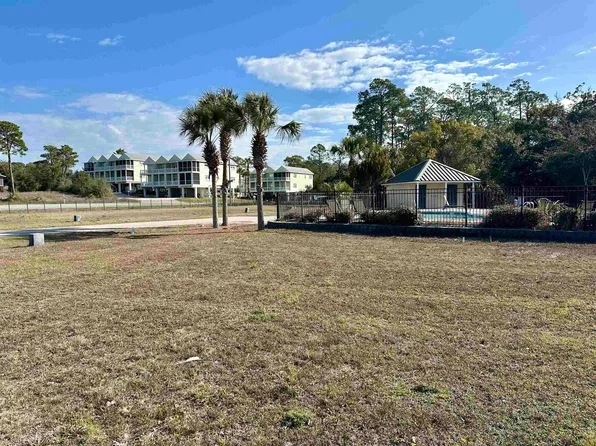 105 N Mariners Way, Carrabelle, FL 32322