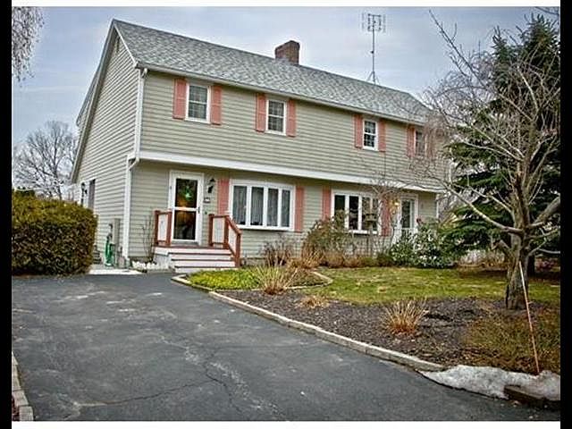 1st image of 10 Christie Dr