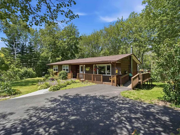 28 Elk Rd, Halifax, NS B3Z 1C5