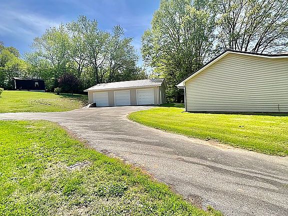 3 car detached garage 