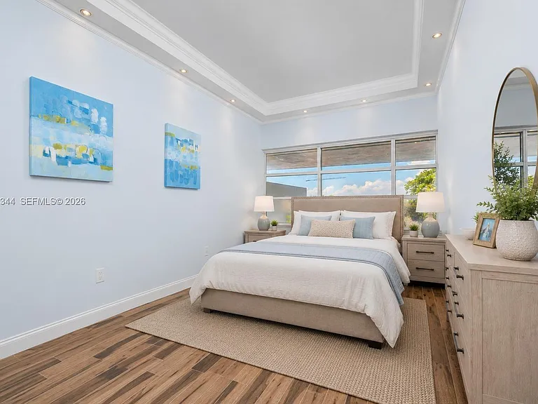 400 S Pointe Dr #307 — Photo 9