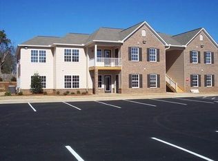 210 Outlook Dr APT B, Boiling Springs, SC 29316