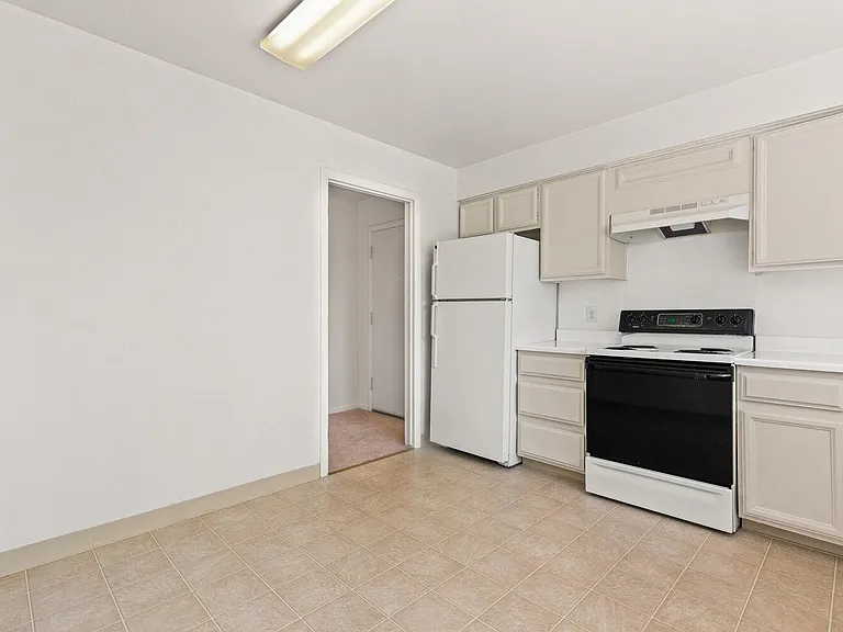 Legacy Place Apartments - Southfield, MI — Photo 4
