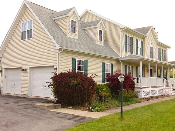 3rd image of 14 Dawn Dr