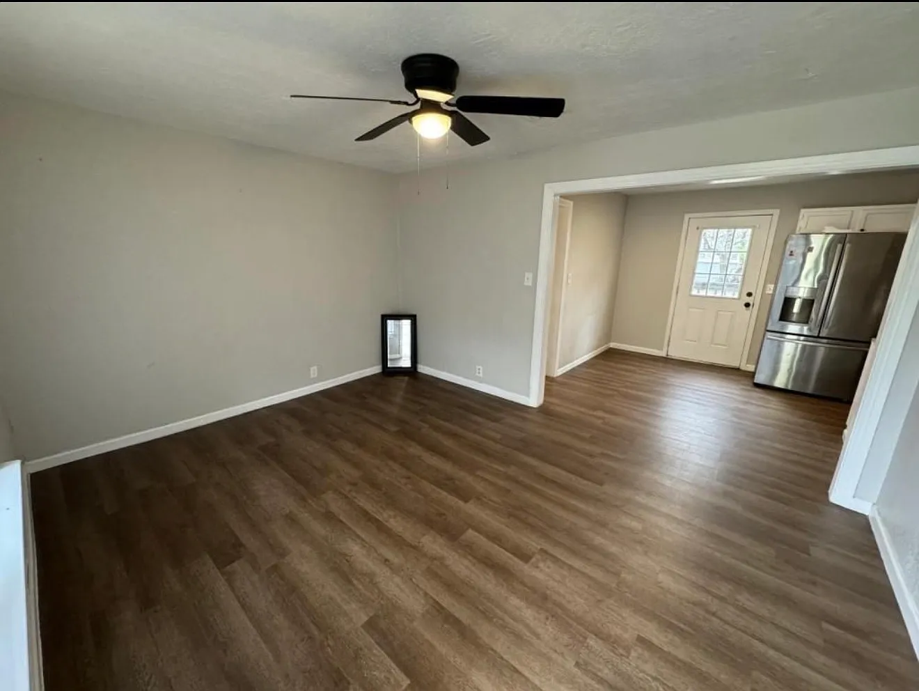 3 bed, 936 sqft, $1,100 — Photo 2