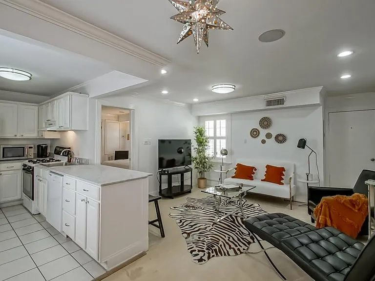 1323 Dauphine St #3 — Photo 5