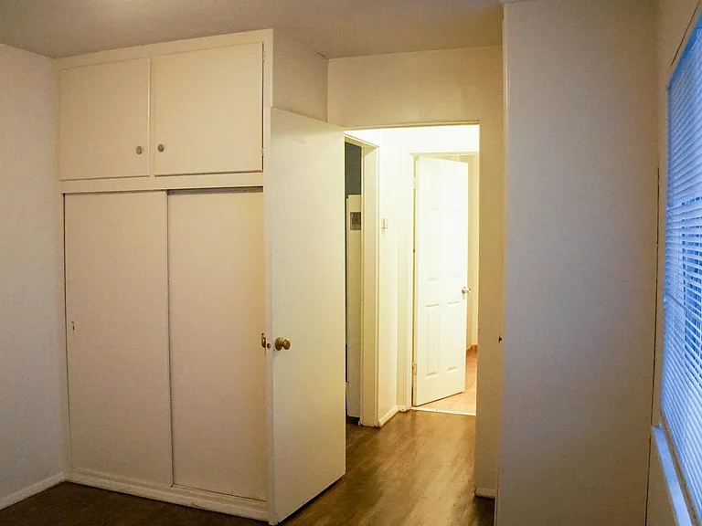 7702 Pickering Ave #F — Photo 8