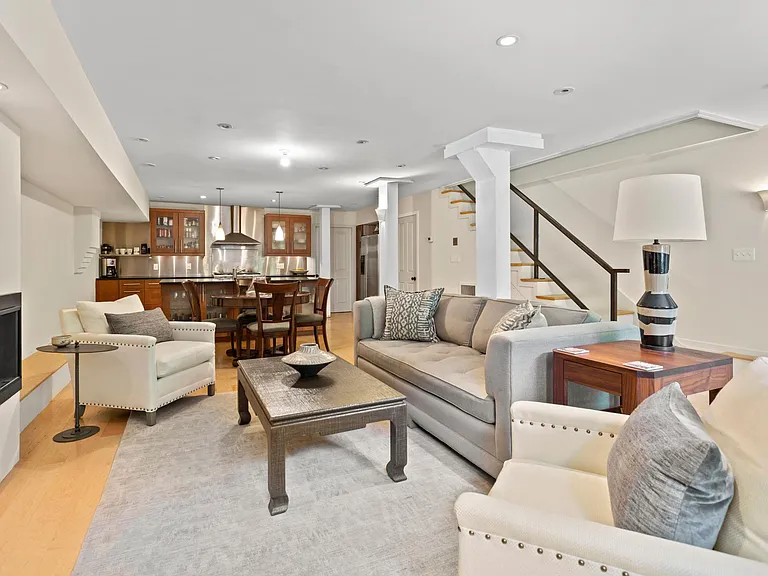 32 Concord Sq #1 — Photo 1