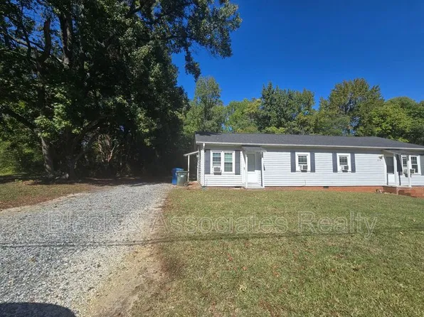 406 Lake Dr, High Pt, NC 27263