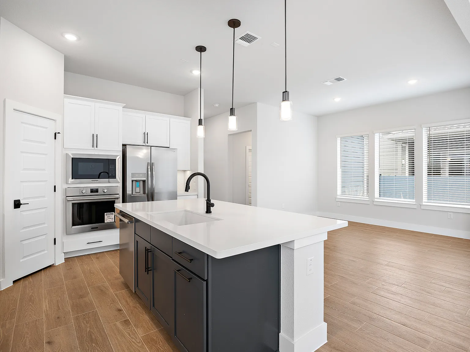 4 bed, 3.5 bath, 2198 sqft, $3,300 — Photo 4