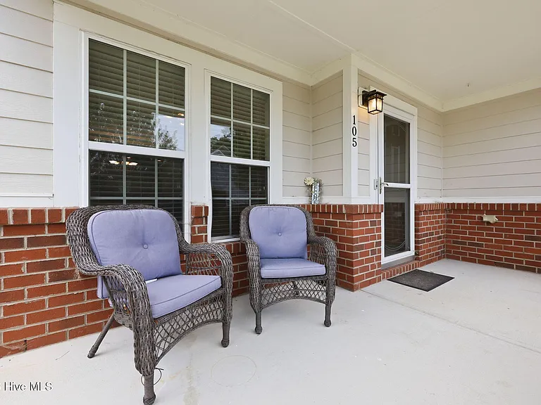 105 Moultrie Ln — Photo 6