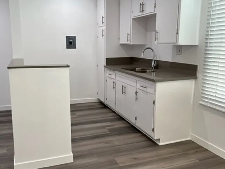 1723 S Westgate Ave — Photo 3