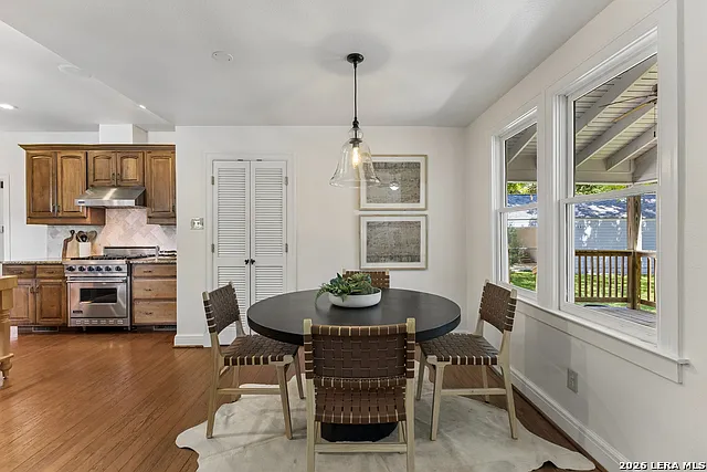 120 Lamont Ave — Photo 6
