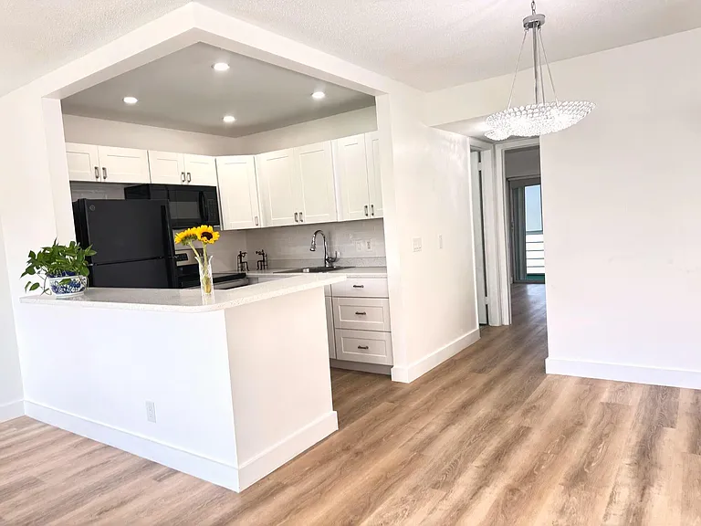 150 Windsor Dr — Photo 5