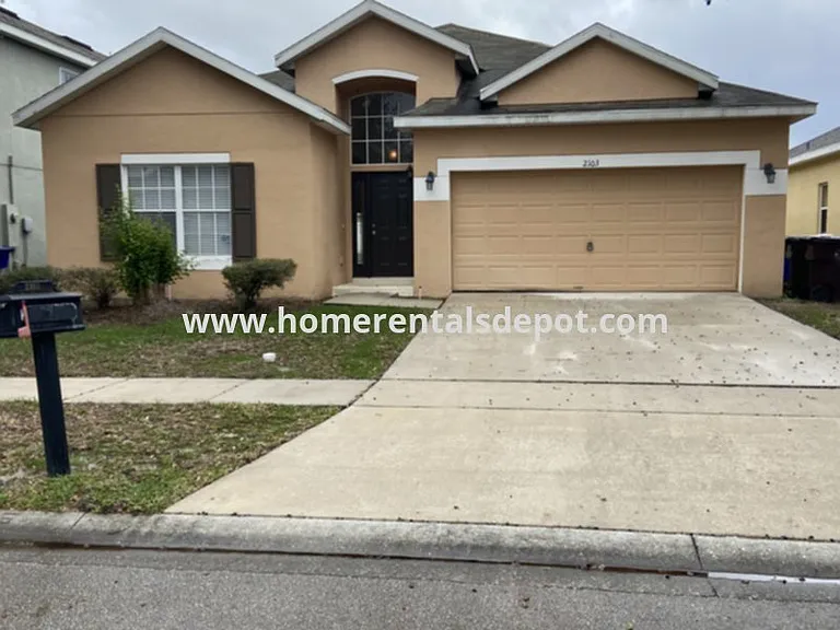 2103 Congress Ln — Photo 1