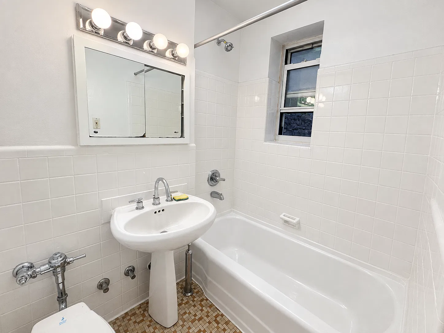 534 East 85th Street — Photo 4