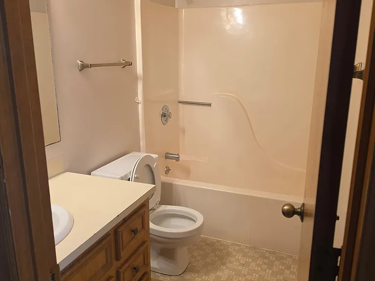 180 Glenwood Dr #1612 — Photo 9