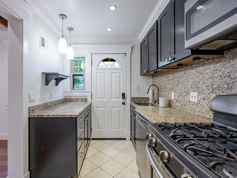 5042 8th St NE — Photo 8
