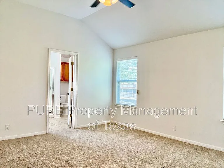 706 Stewart Dr — Photo 10