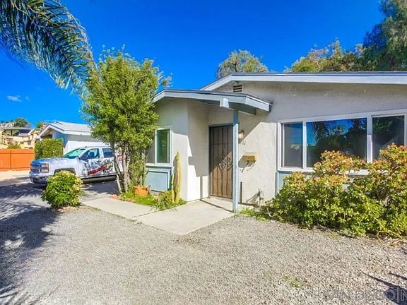 4th image of 114 N Las Flores Dr