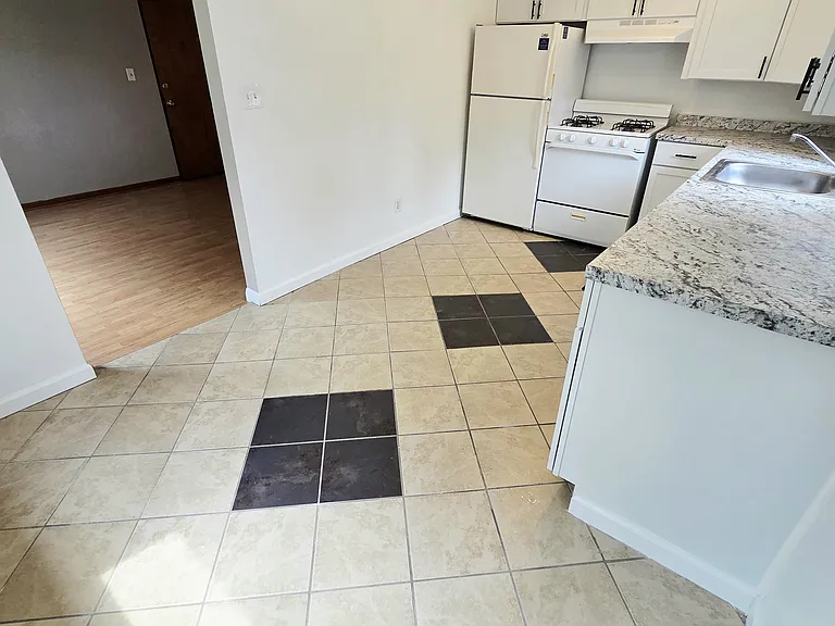 602 Academy St #2 — Photo 8