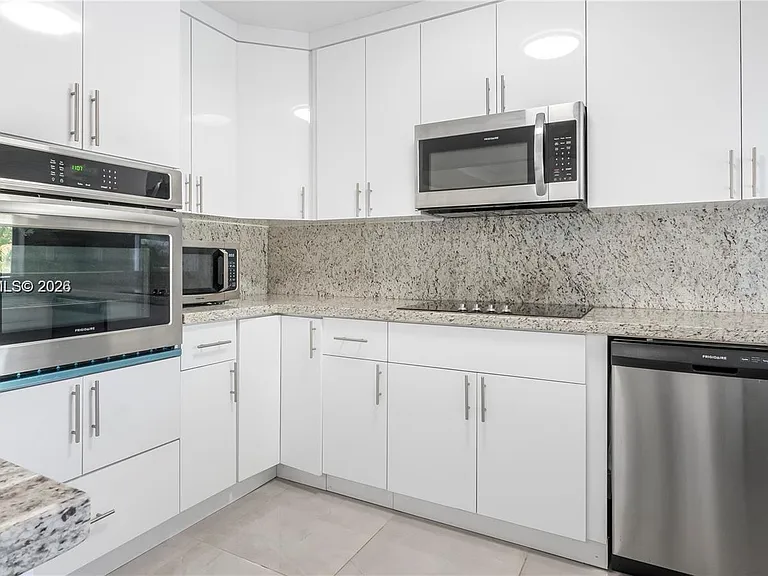 5211 NE 17th Ave — Photo 12