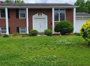 108 Joan Dr, Hartford, IL 62048