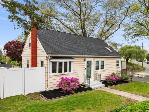 18 Elizabeth Rd, Stoneham, MA 02180