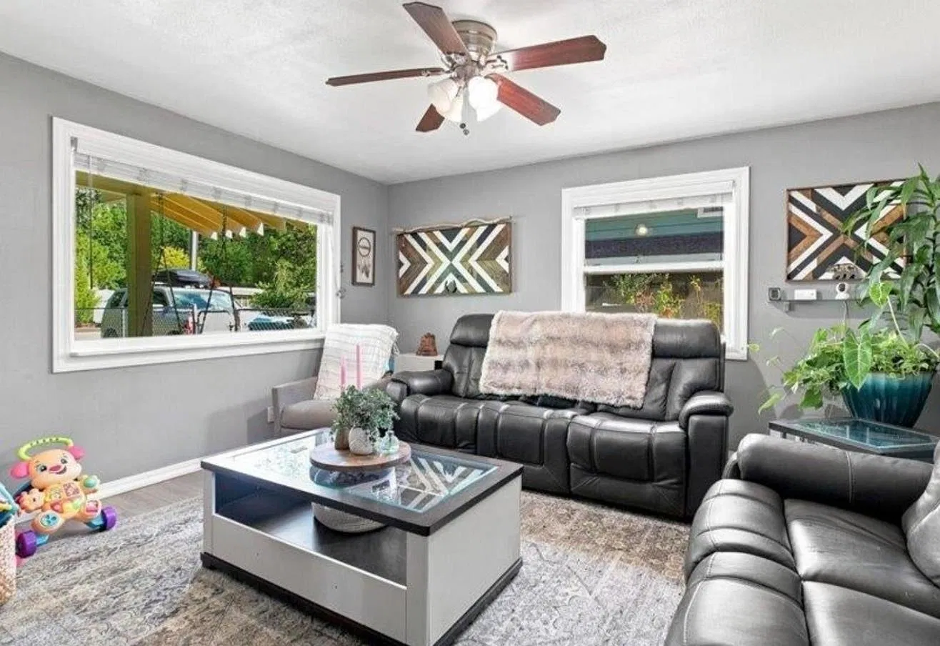 3 bed, 1120 sqft, $2,100 — Photo 3