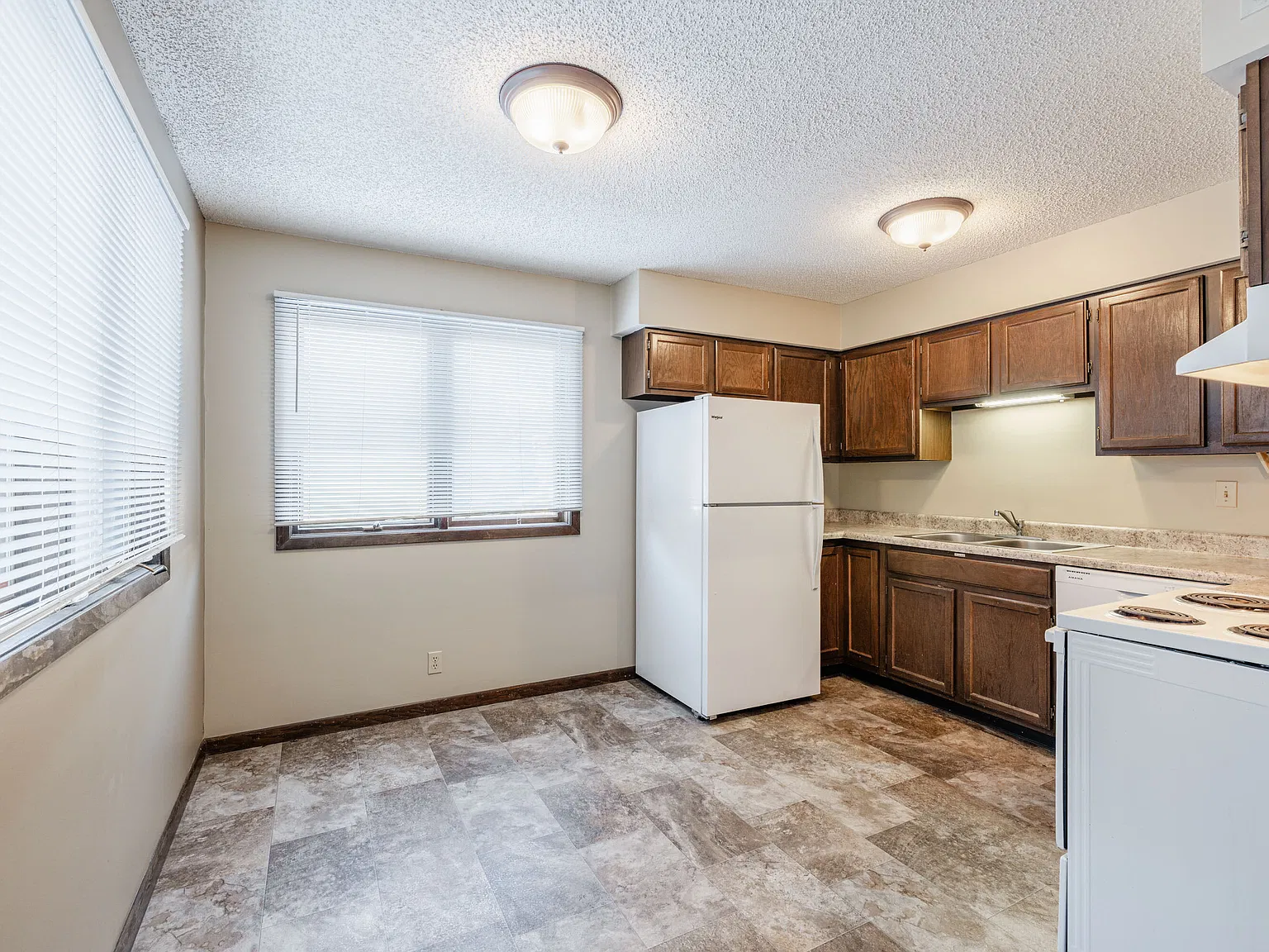 2 bed, 847 sqft, $739 — Photo 2