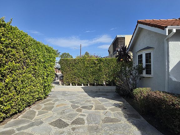 4th image of 12464 Gilmore Ave