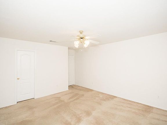 2nd image of 810 Ash Ln
