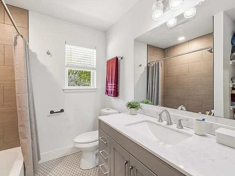 315 Mimosa St — Photo 10