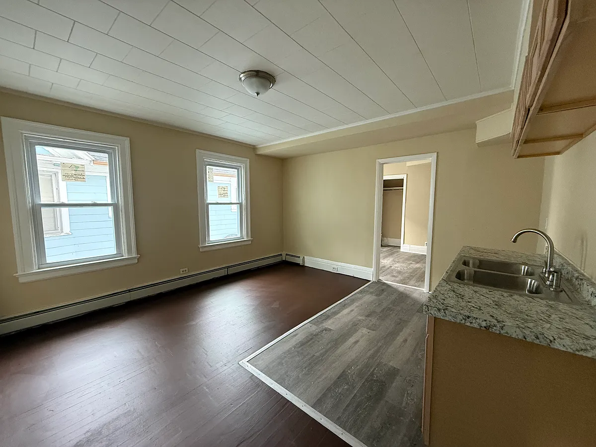 Building Photo - 133 Augustine St #2