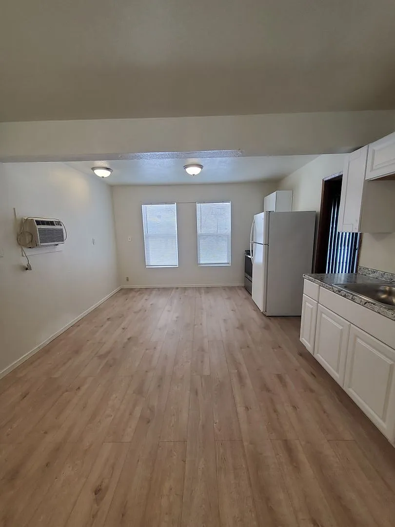 1123 Marina Drive — Photo 2