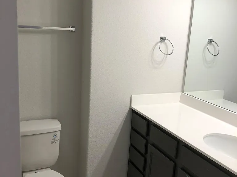 2nd bath with tub/shower combo, granite countertops