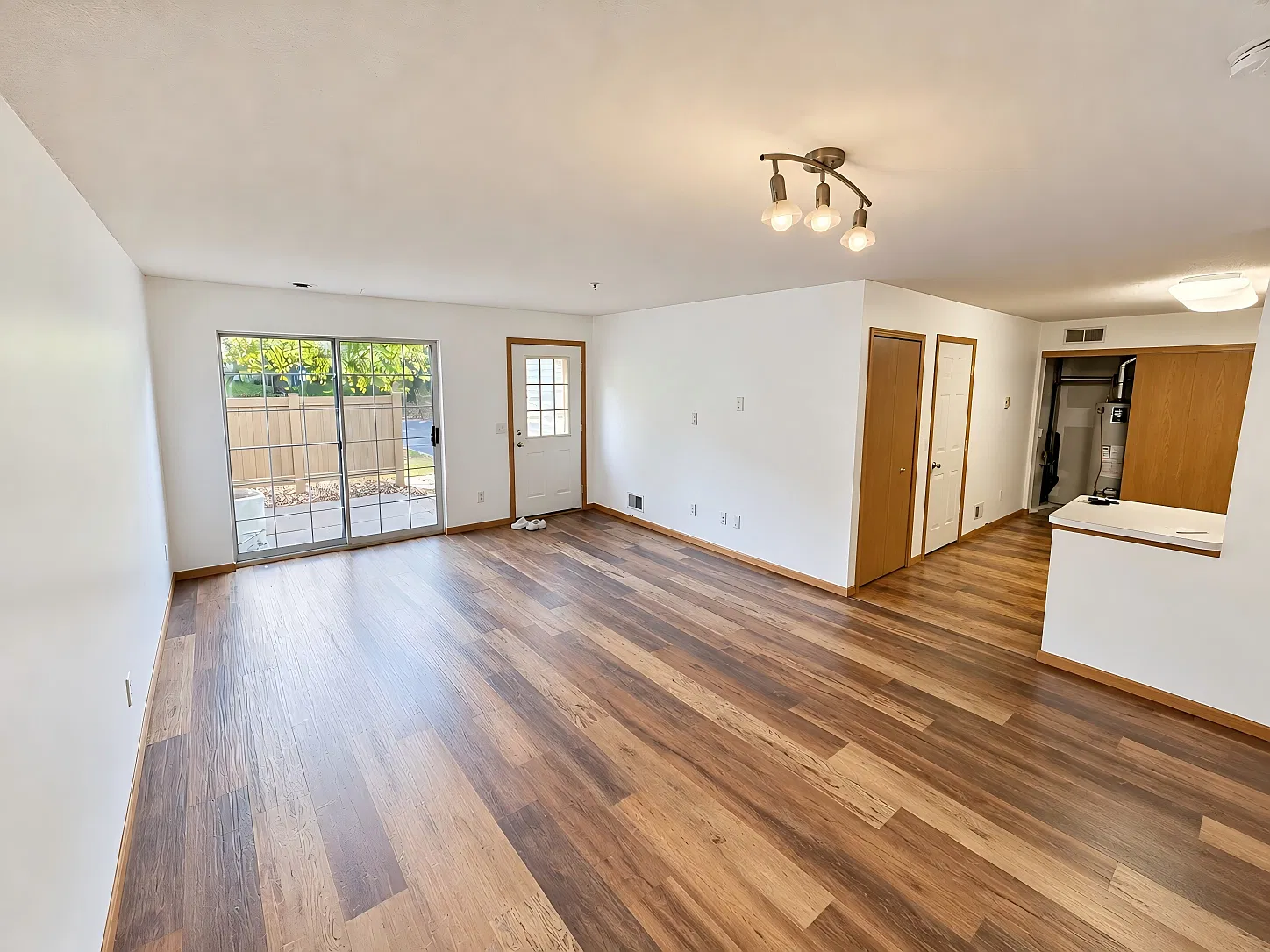 3 bed, 1328 sqft, $2,000 — Photo 4