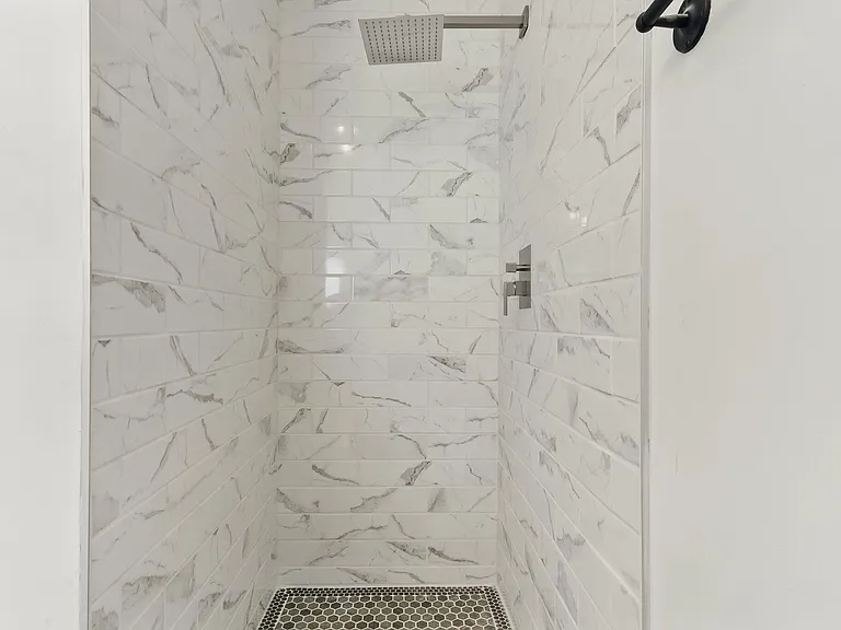 4905 Knightsbridge Way — Photo 15