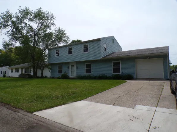 378 Briarwood Dr, Valparaiso, IN 46385