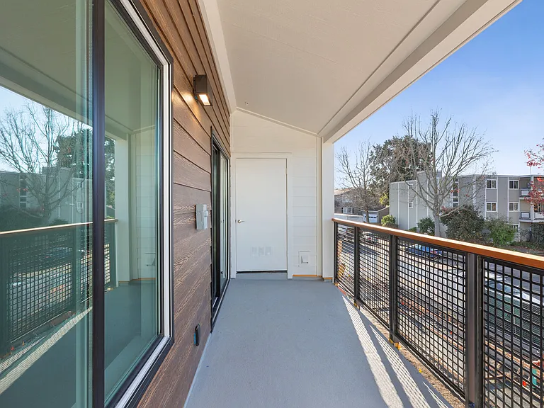 707 Leahy — Photo 8